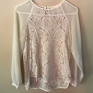**SOLD**Beautiful lace top